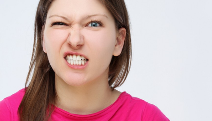 Bruxismo síntomas y tratamiento - Clínica dental especializada en Getxo