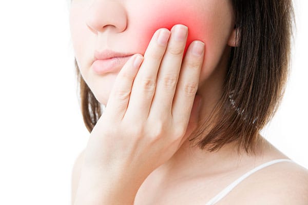 Dolor por absceso dental - Clínica dental Luis Sánchez