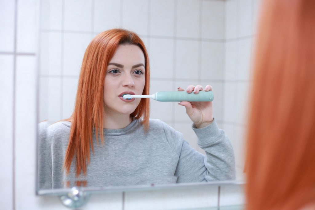 Causas encías retraídas - Luis Sánchez clínica dental Getxo